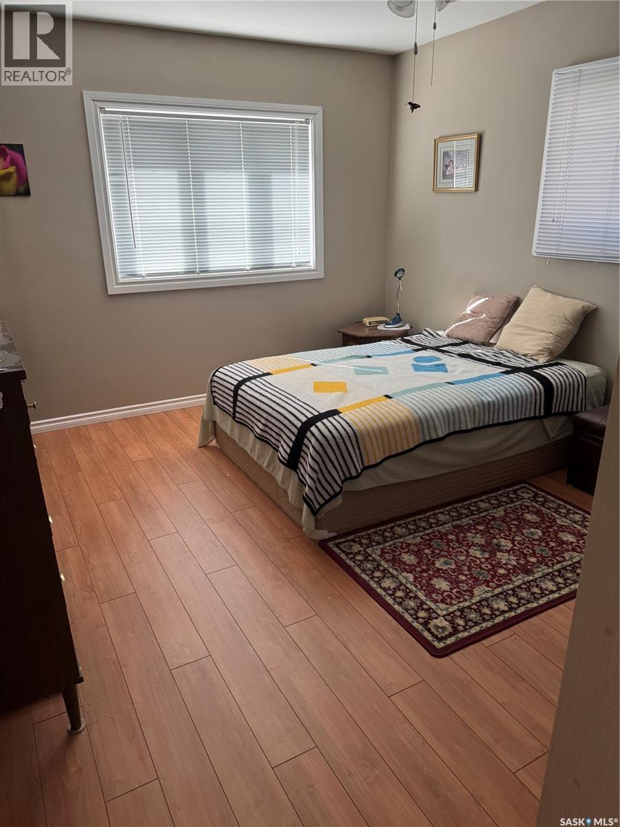 516 26th Street E Property Photo 4