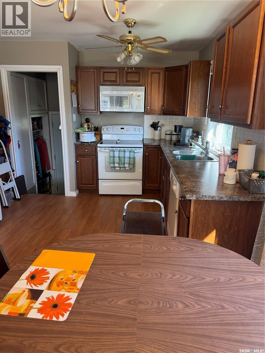 516 26th Street E Property Photo 7