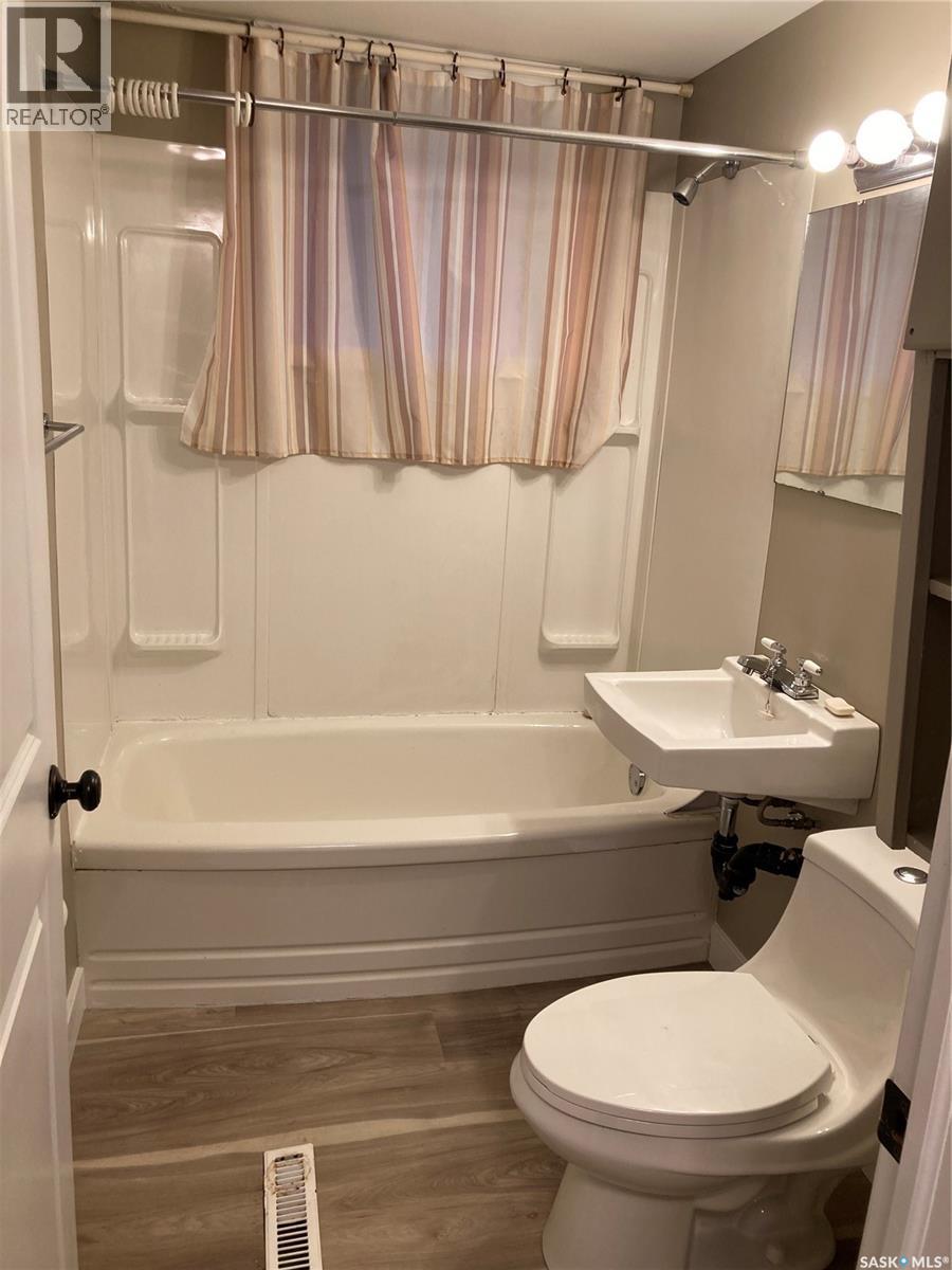 516 26th Street E Property Photo 16
