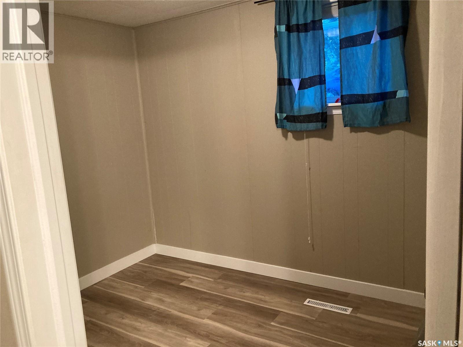 516 26th Street E Property Photo 18