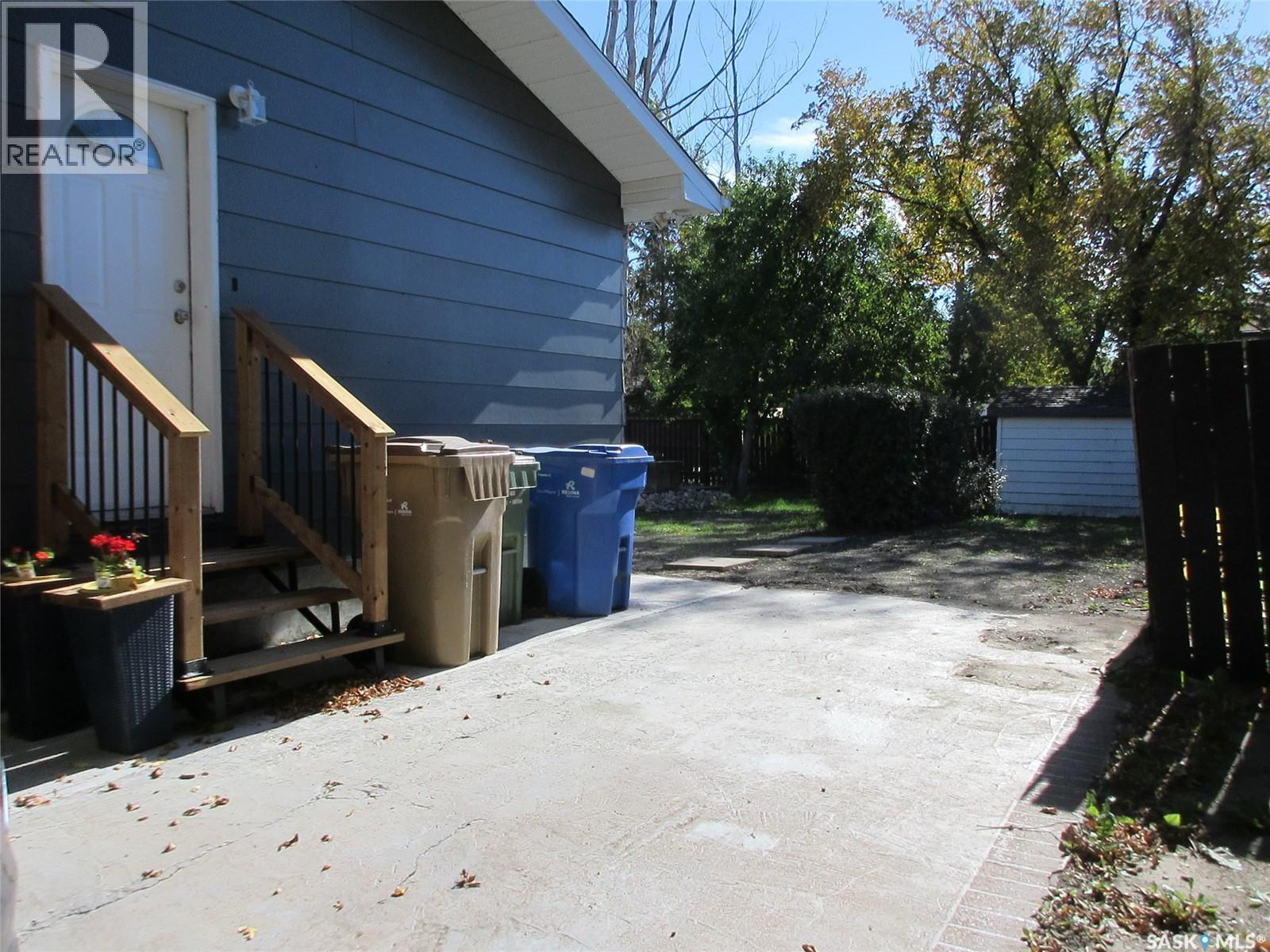 858 Worobetz Crescent N Property Photo 3
