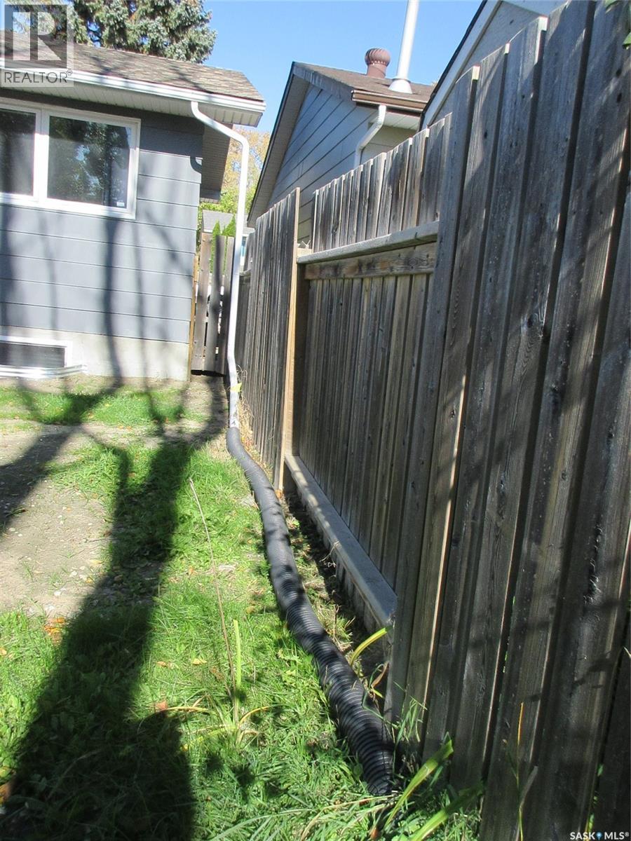 858 Worobetz Crescent N Property Photo 9