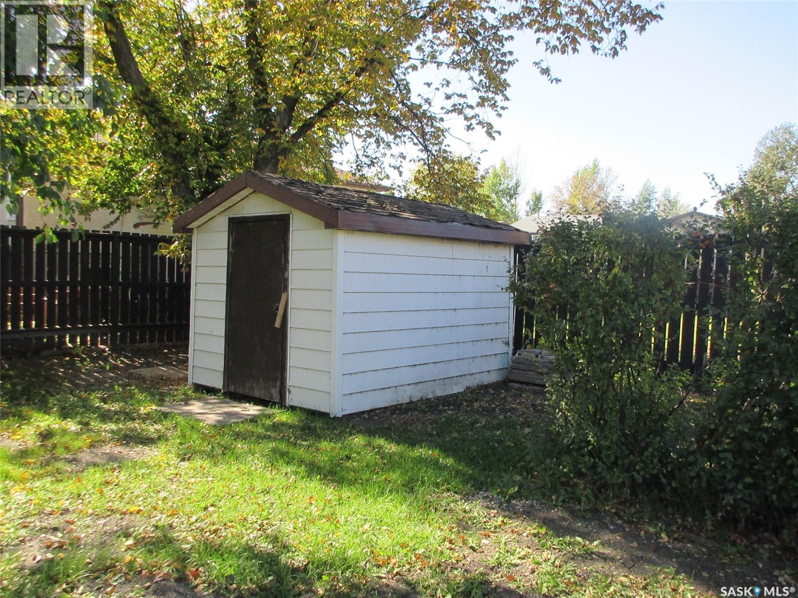 858 Worobetz Crescent N Property Photo 10