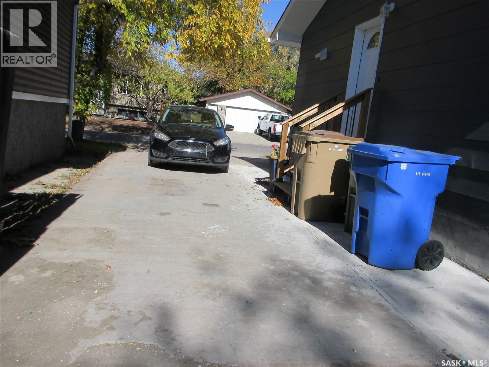 858 Worobetz Crescent N Property Photo 11