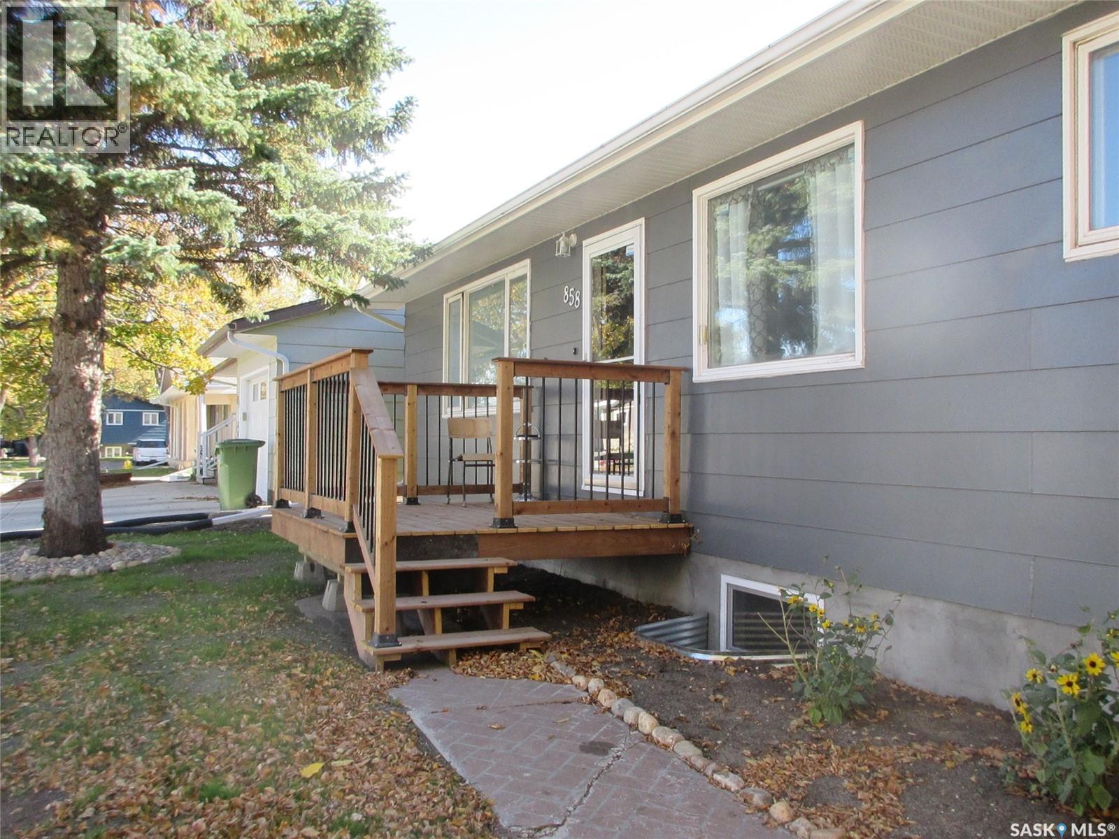 858 Worobetz Crescent N Property Photo 12