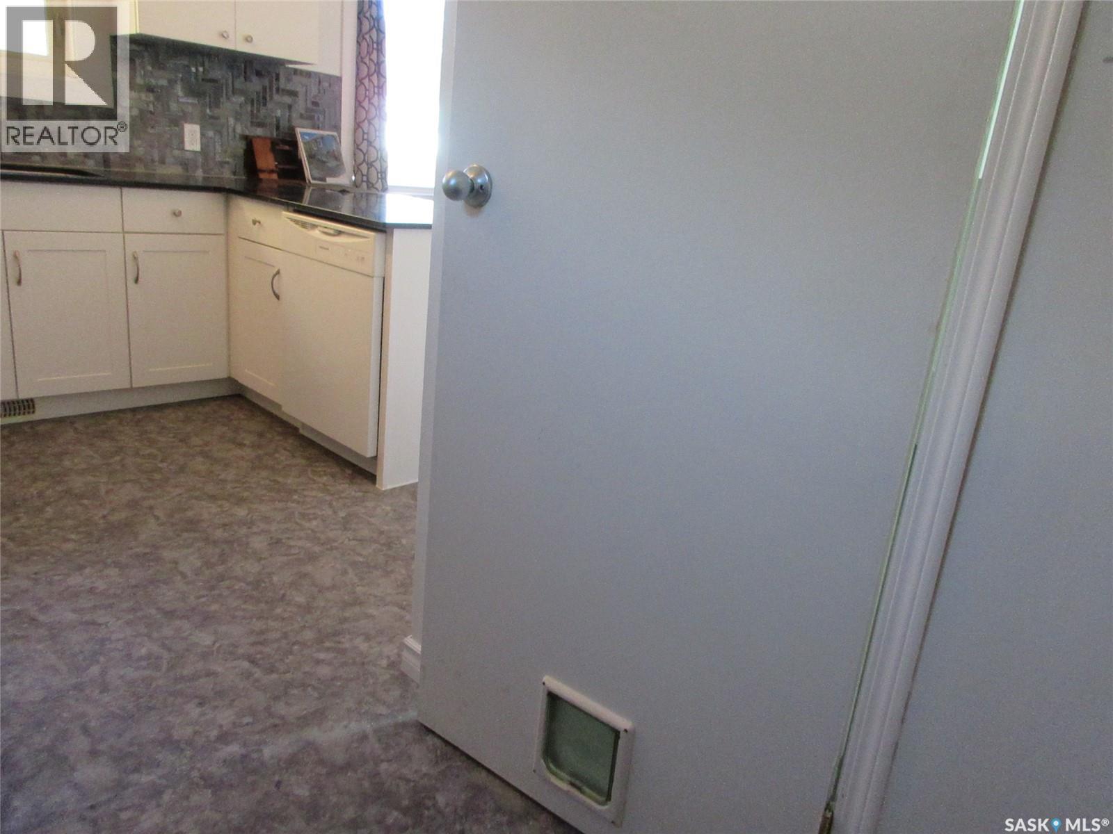 858 Worobetz Crescent N Property Photo 13