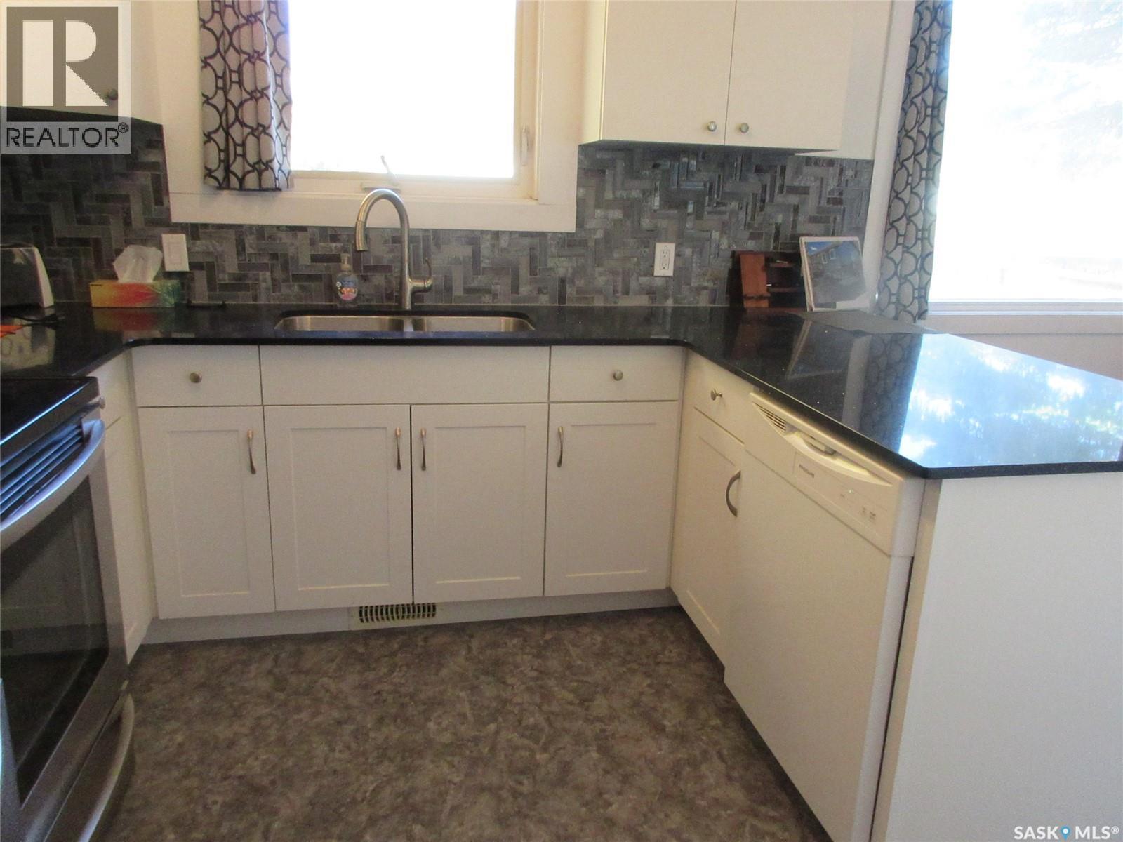 858 Worobetz Crescent N Property Photo 16