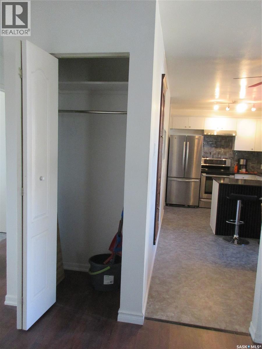 858 Worobetz Crescent N Property Photo 27