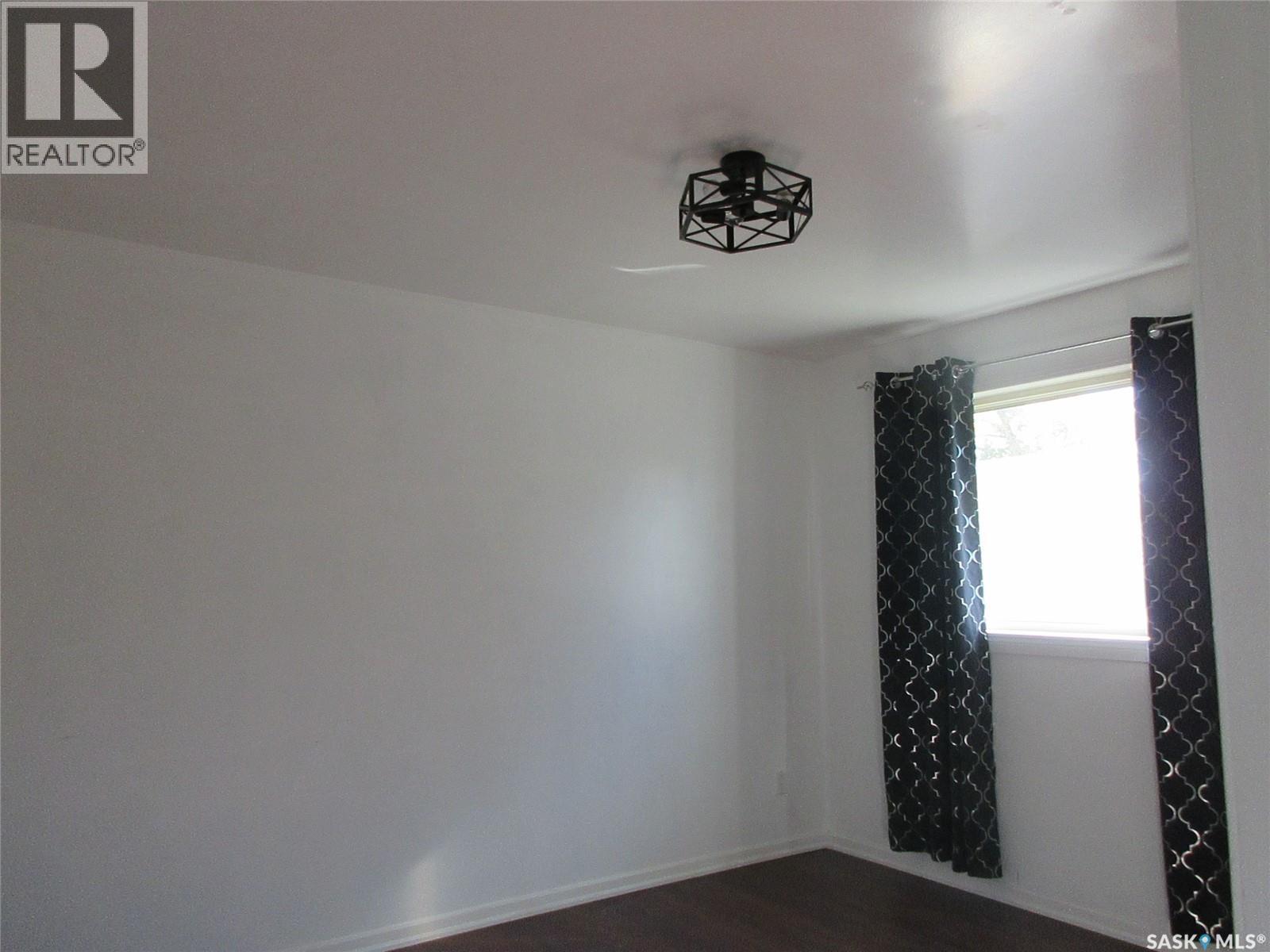 858 Worobetz Crescent N Property Photo 28