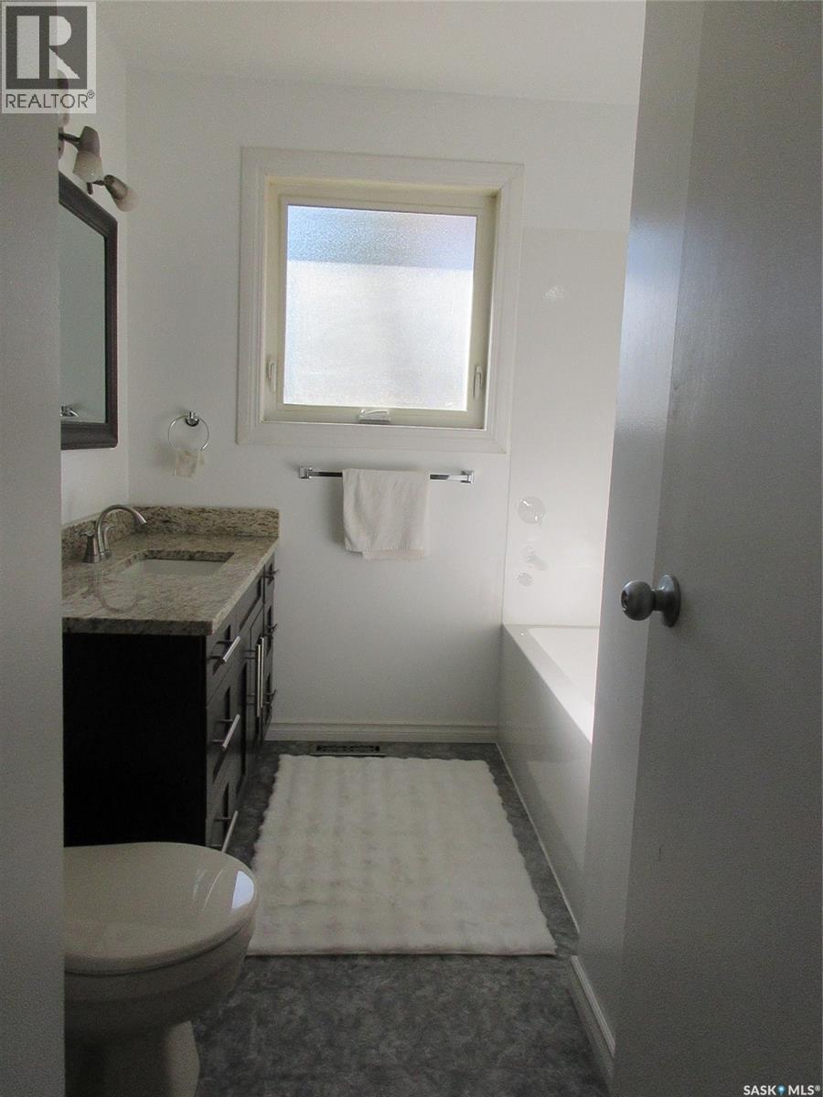 858 Worobetz Crescent N Property Photo 33
