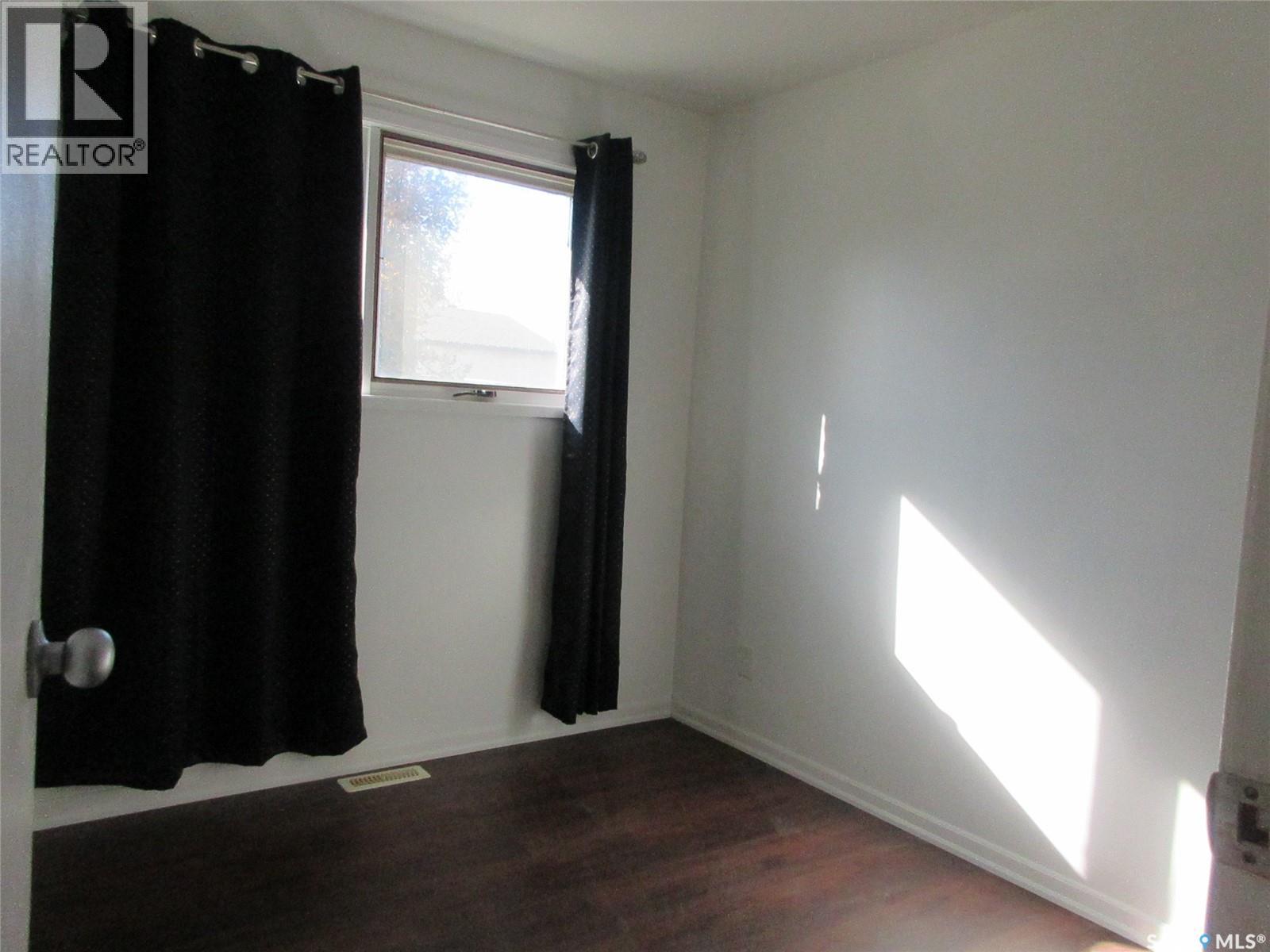 858 Worobetz Crescent N Property Photo 37