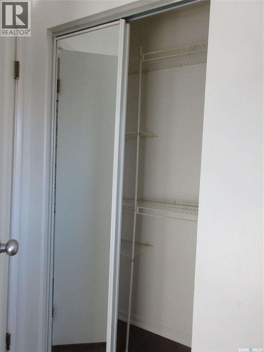 858 Worobetz Crescent N Property Photo 38