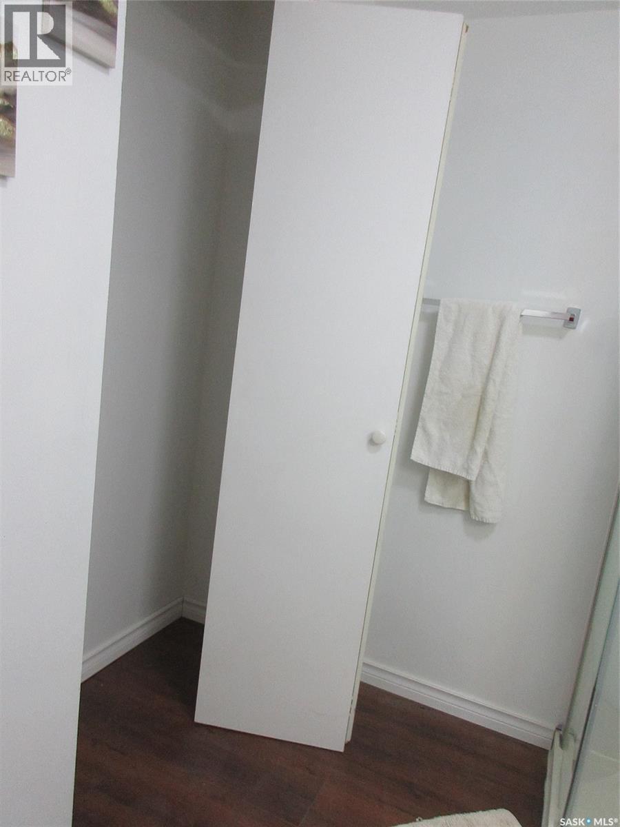 858 Worobetz Crescent N Property Photo 43