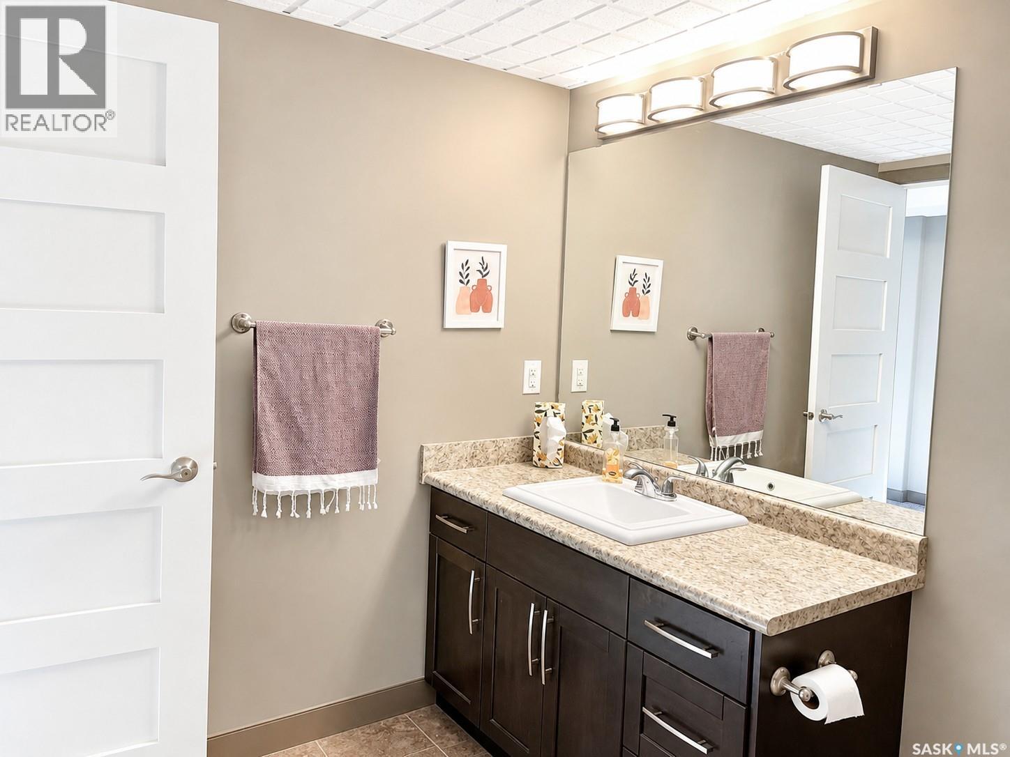 1 Glen Howard Way Property Photo 32