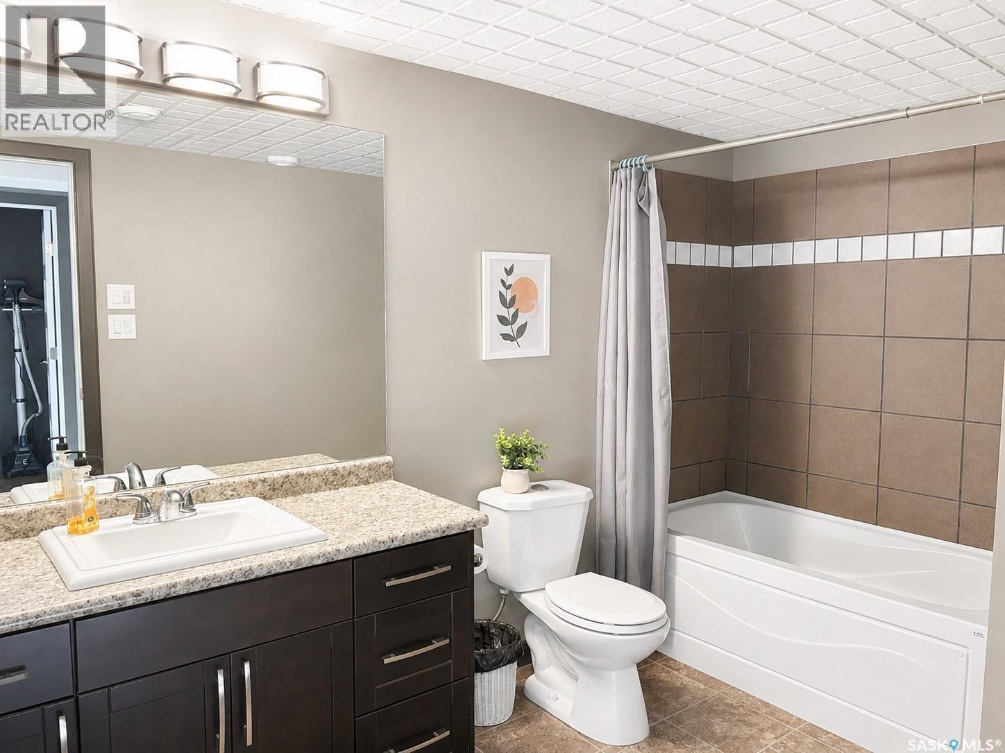 1 Glen Howard Way Property Photo 33