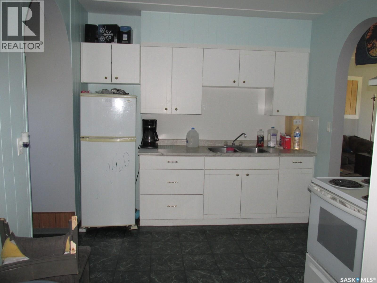303 2nd Street W Property Photo 5
