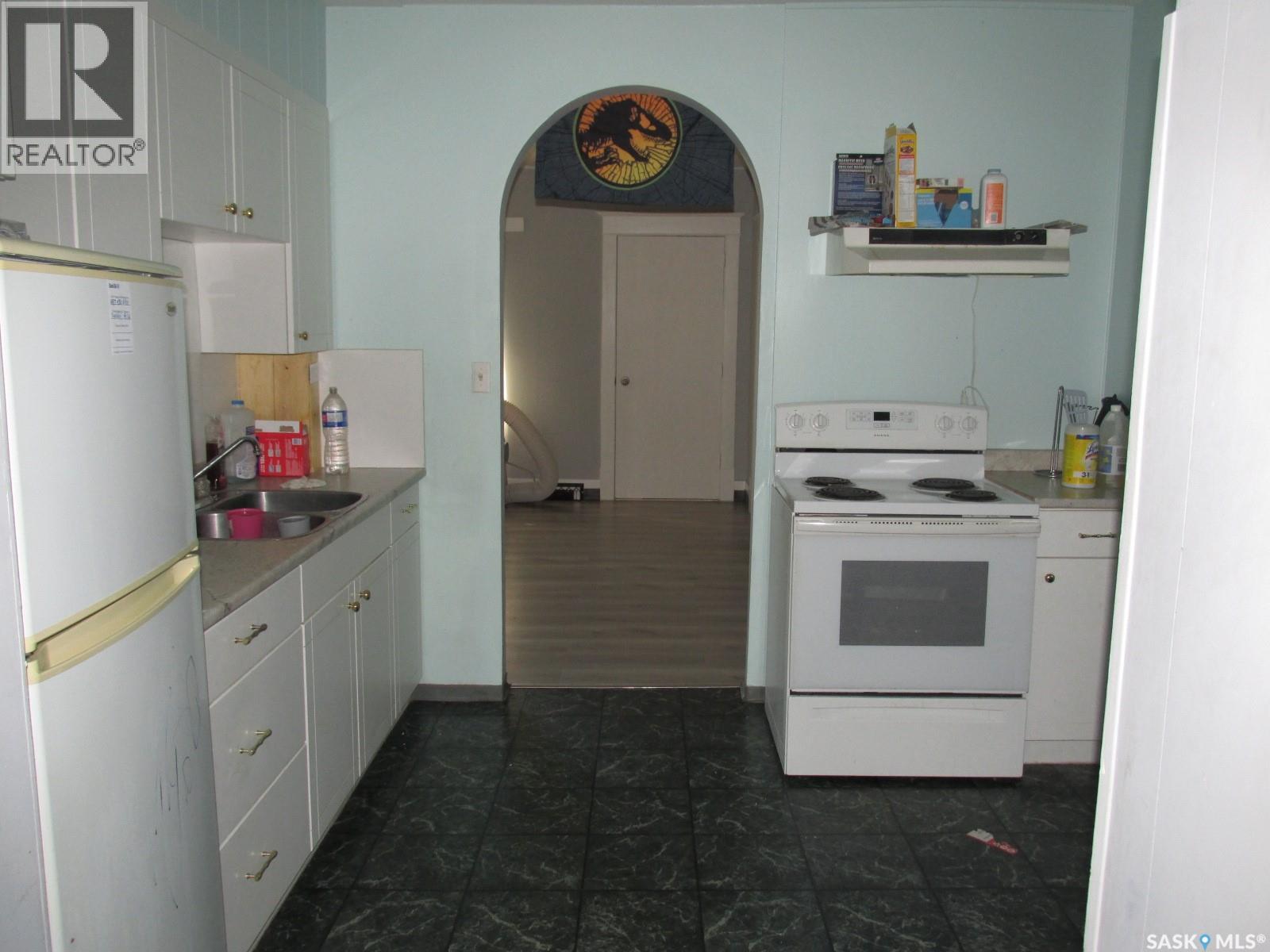 303 2nd Street W Property Photo 6