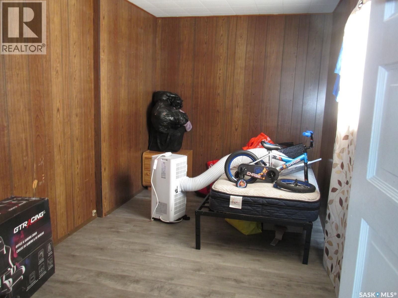 303 2nd Street W Property Photo 11