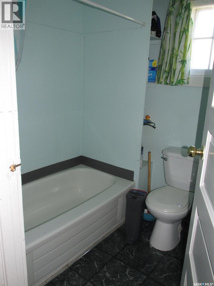 303 2nd Street W Property Photo 13