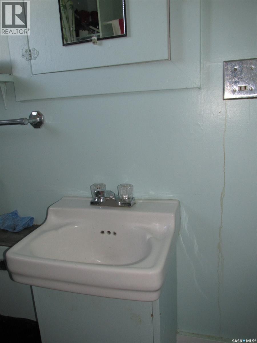 303 2nd Street W Property Photo 14
