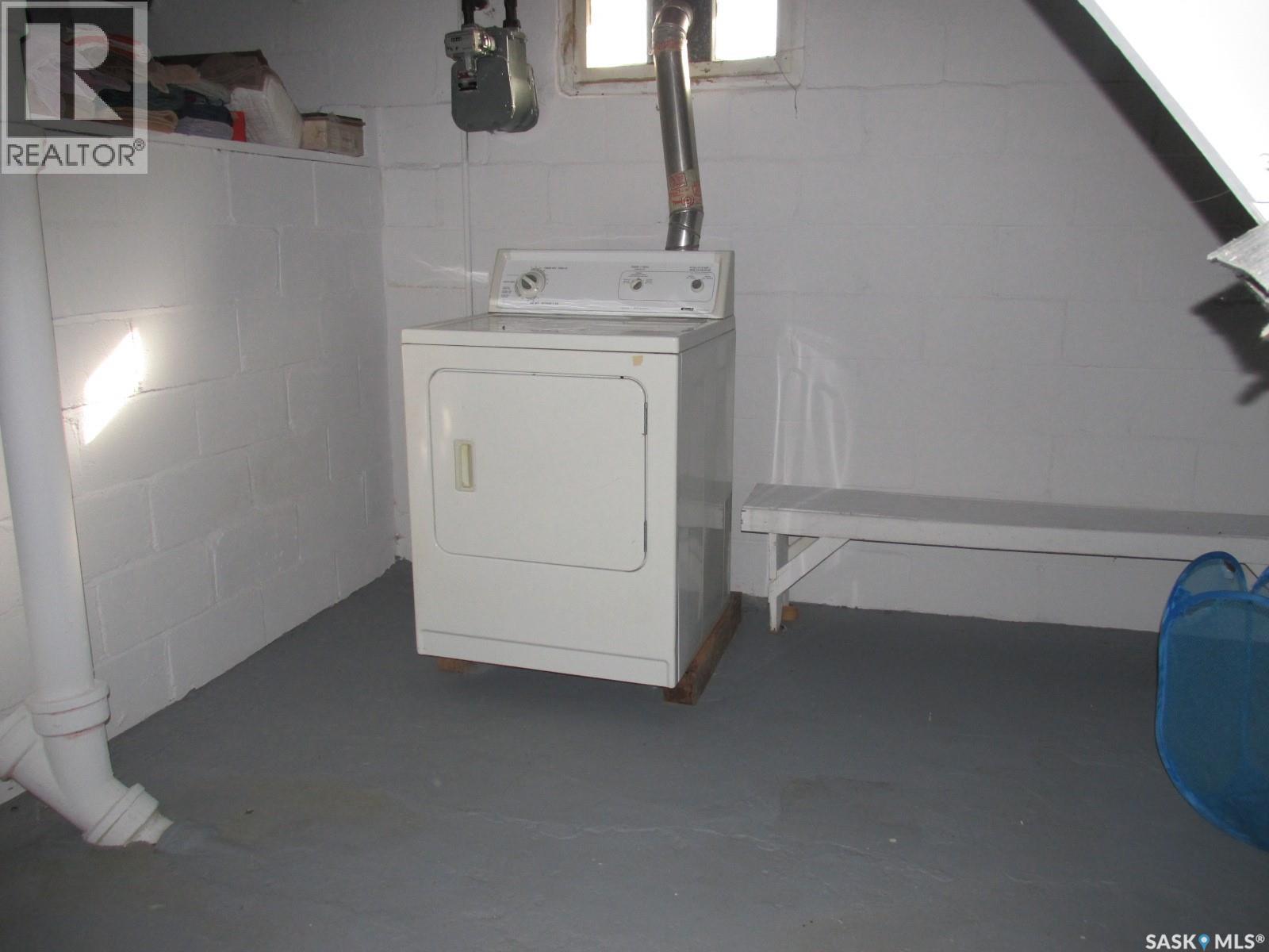 303 2nd Street W Property Photo 17