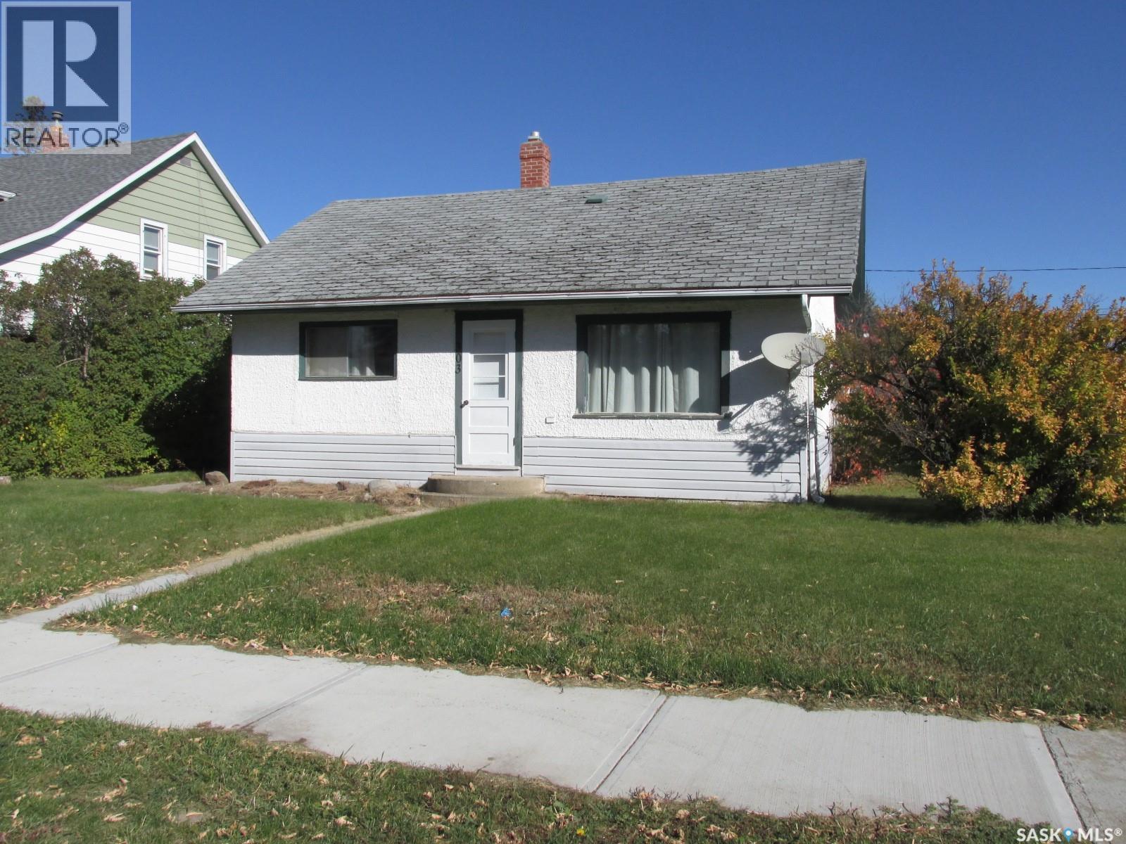 303 2nd Street W Property Photo 20