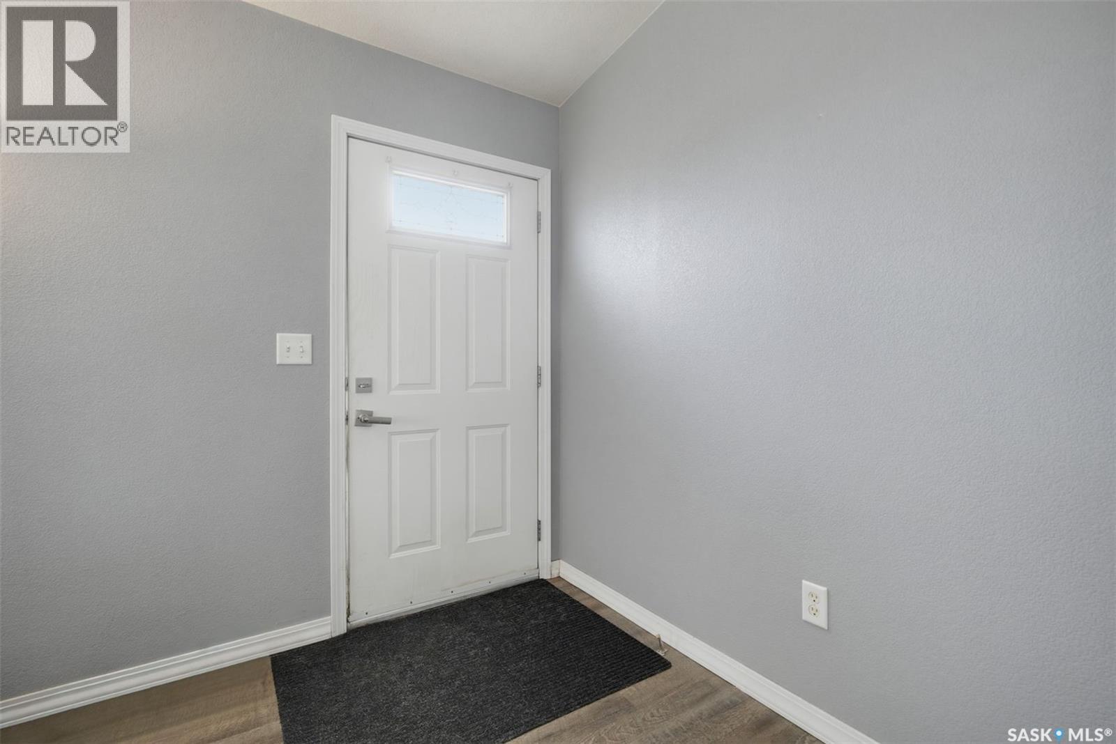 13 401 Railway Avenue Property Photo 3
