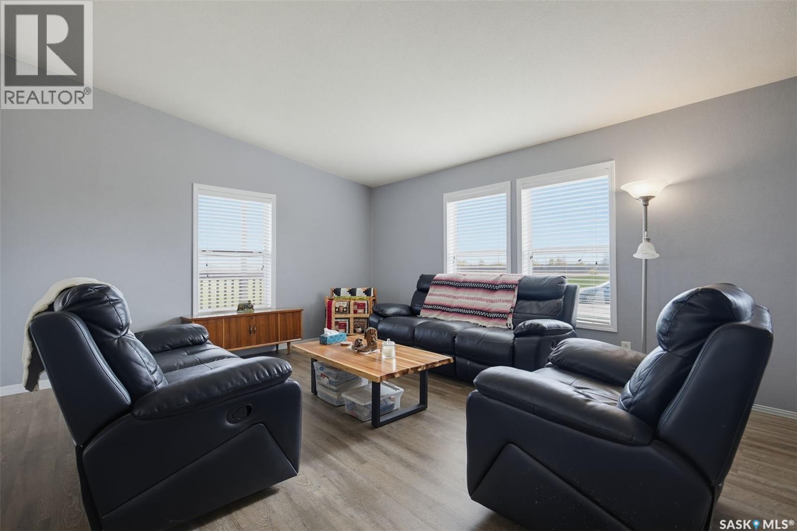 13 401 Railway Avenue Property Photo 4