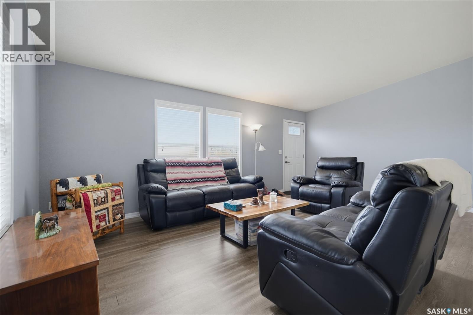 13 401 Railway Avenue Property Photo 5