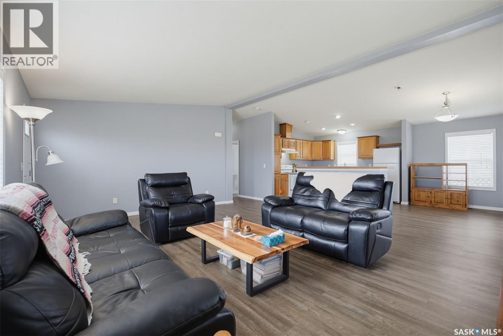 13 401 Railway Avenue Property Photo 6