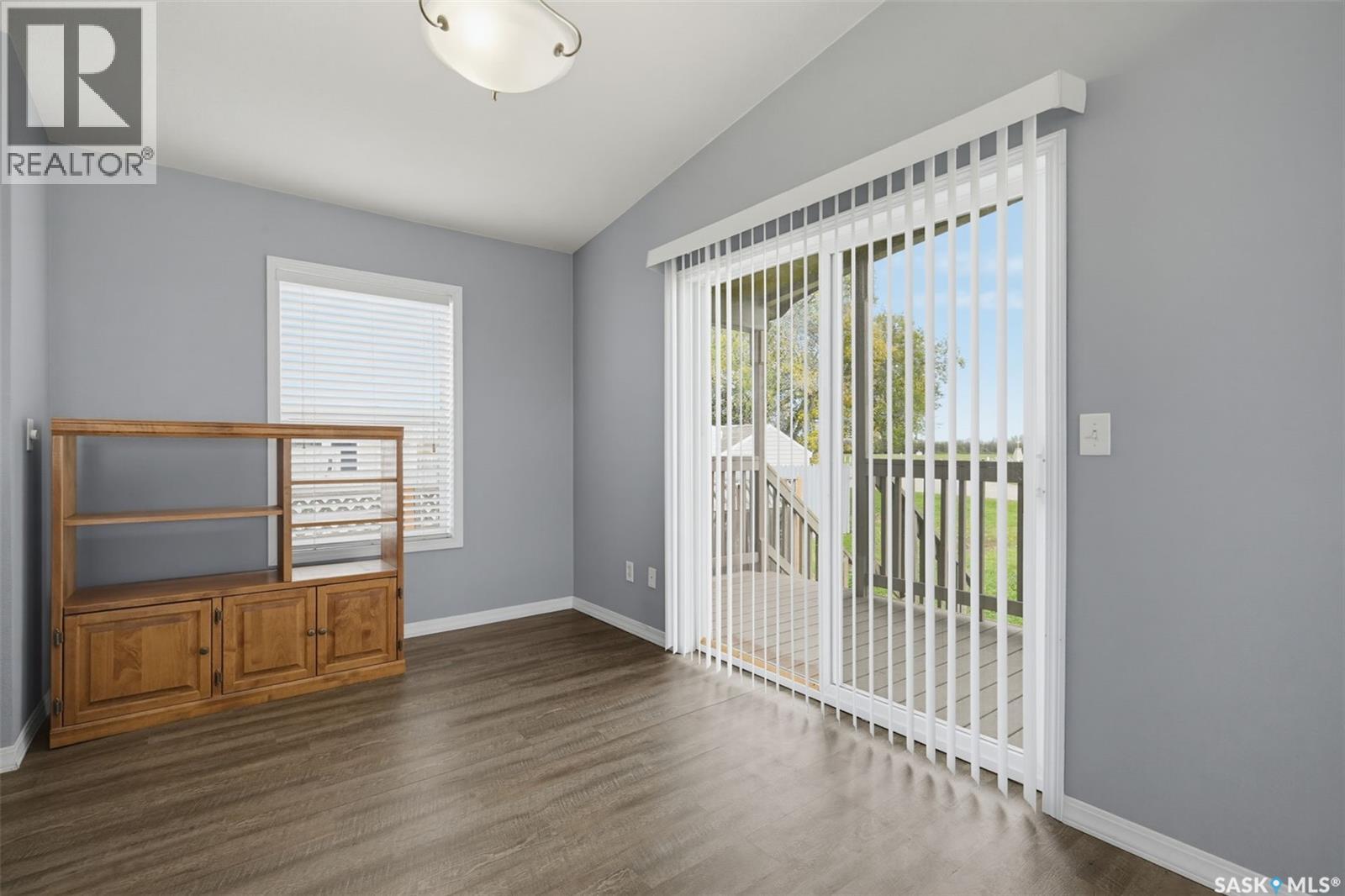 13 401 Railway Avenue Property Photo 7