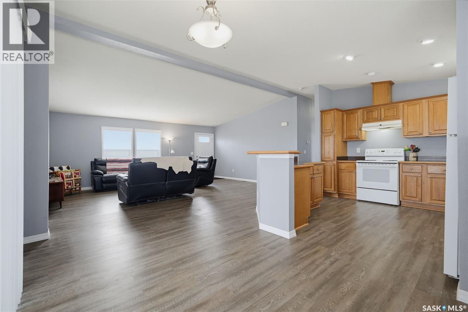13 401 Railway Avenue Property Photo 8