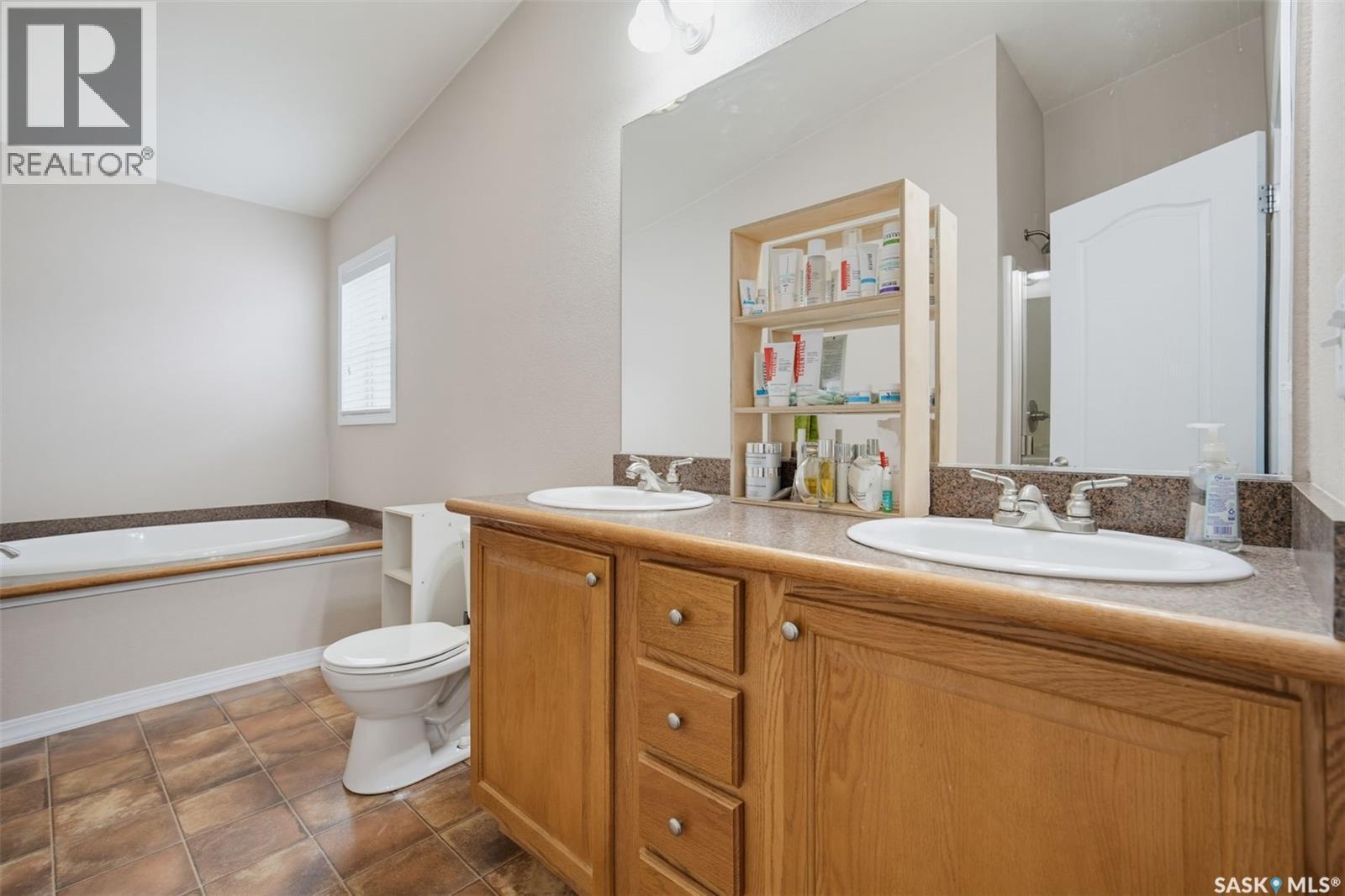 13 401 Railway Avenue Property Photo 16