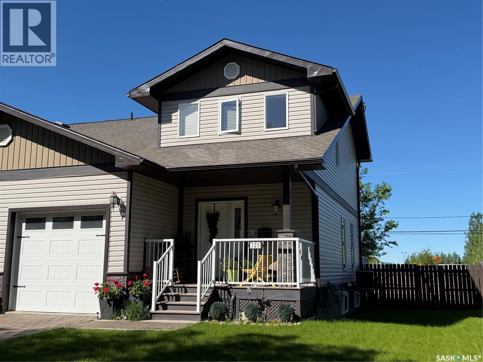 725 Centre Street Property Photo 1