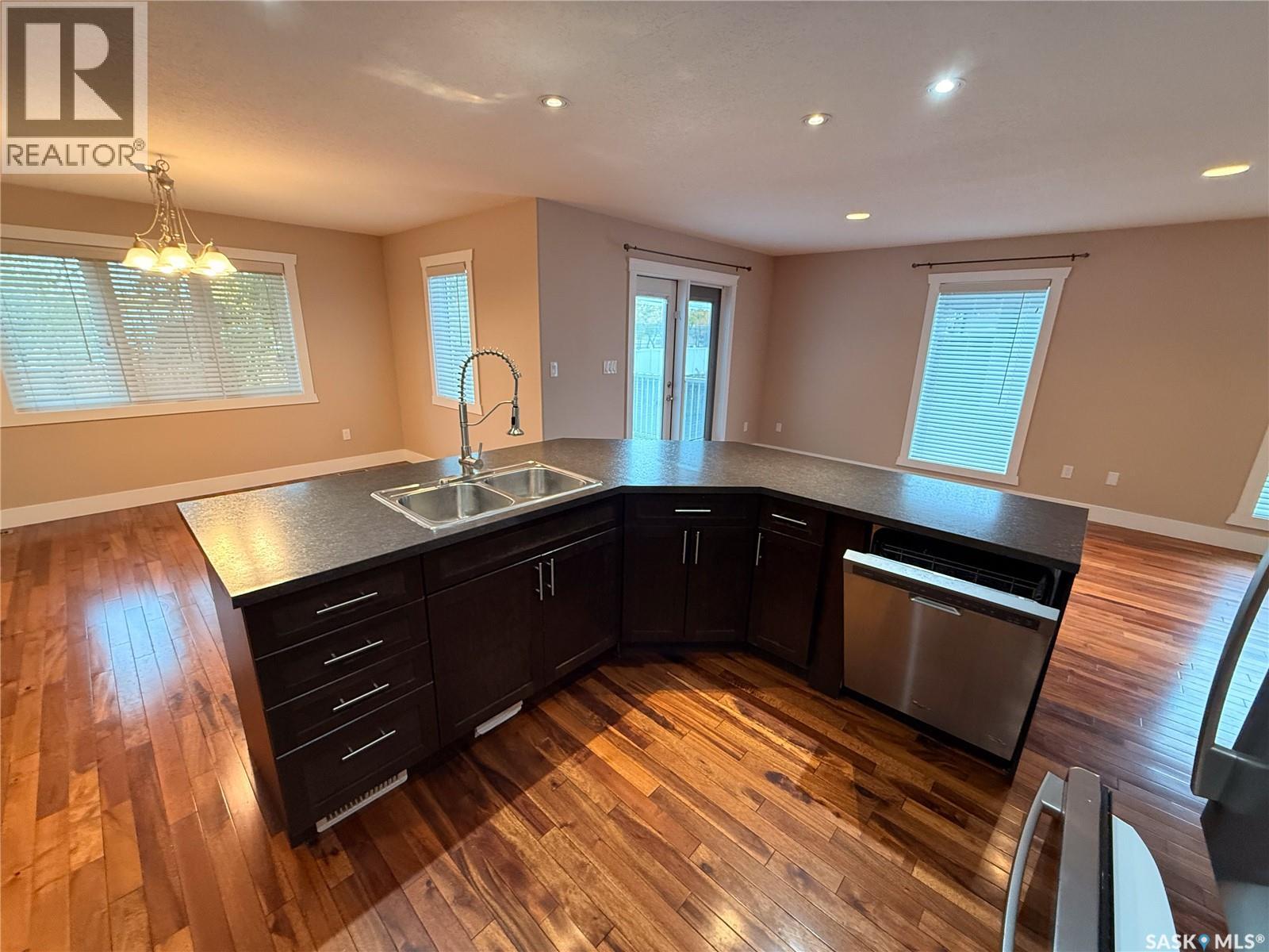 725 Centre Street Property Photo 2