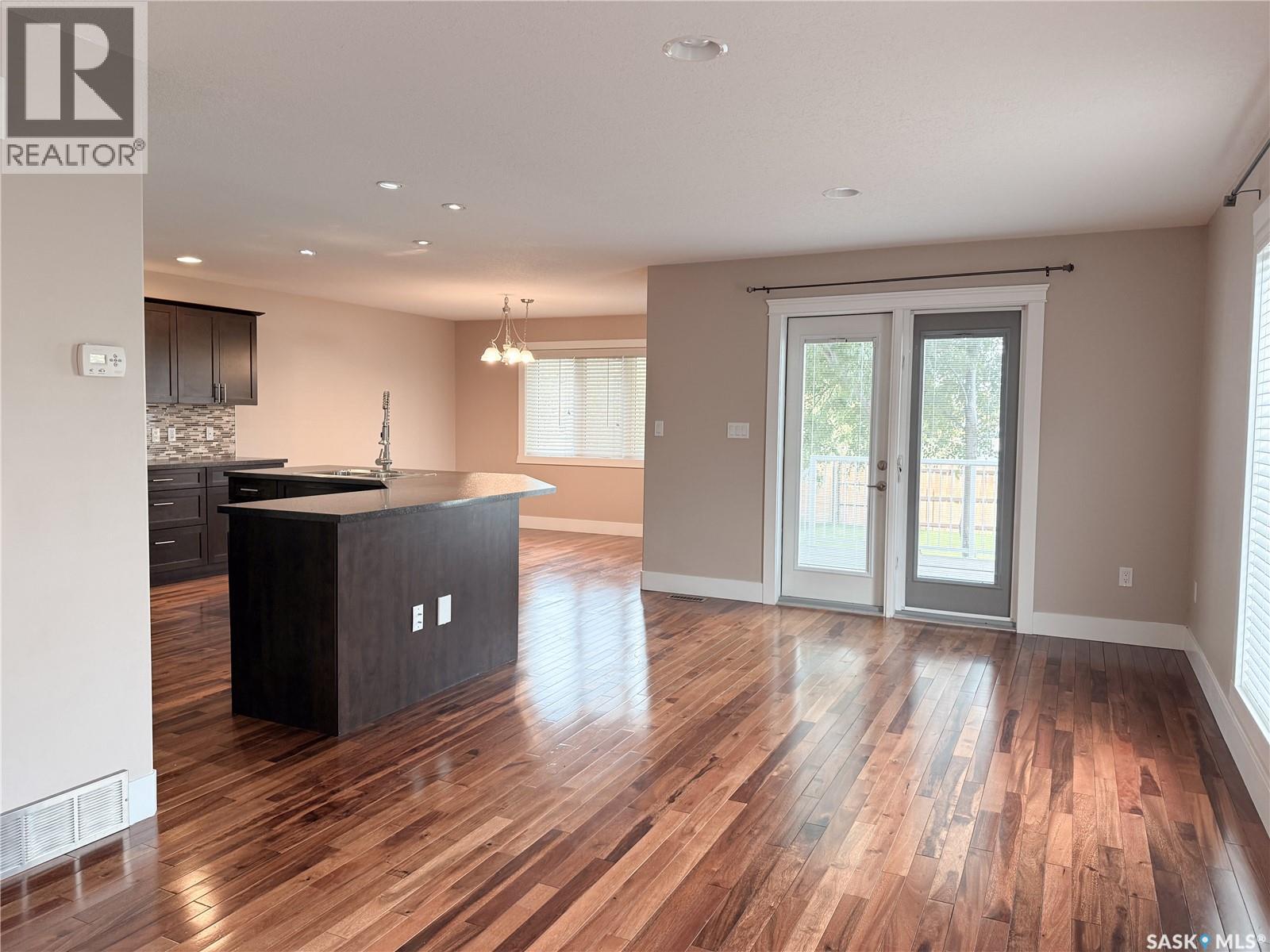 725 Centre Street Property Photo 3