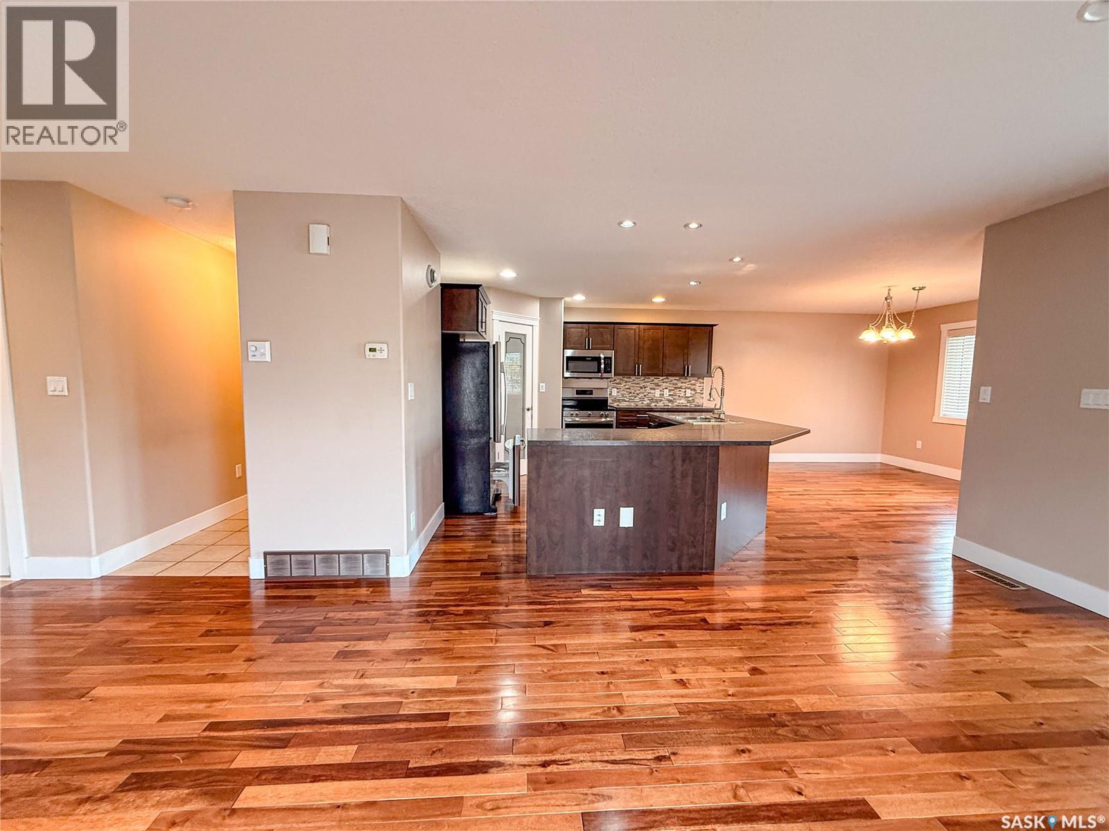 725 Centre Street Property Photo 4