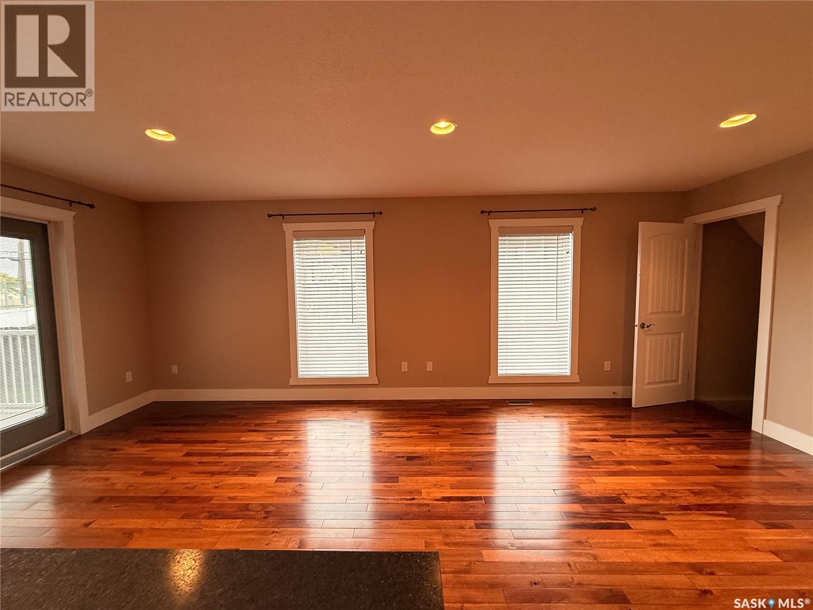 725 Centre Street Property Photo 7
