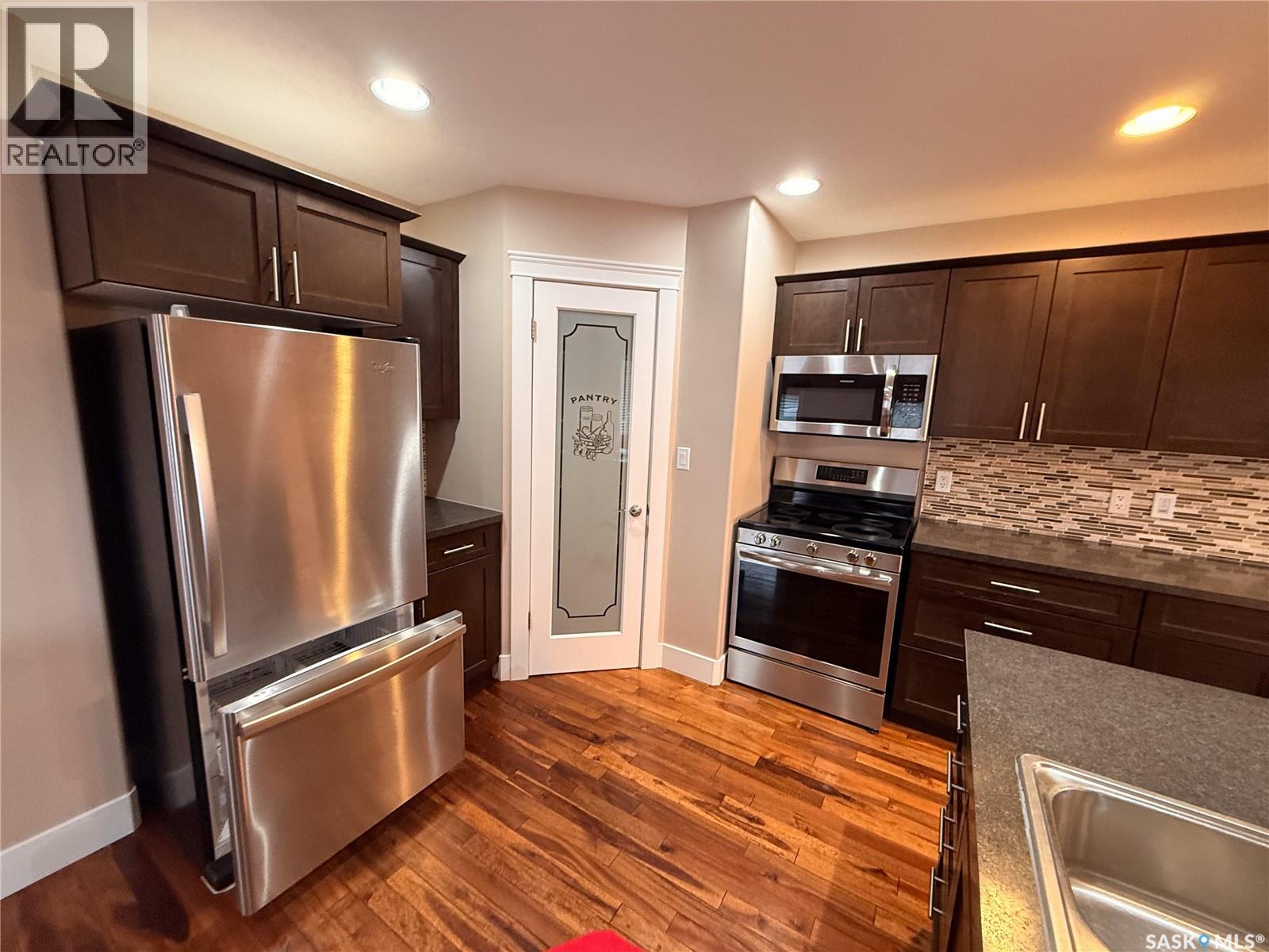725 Centre Street Property Photo 8