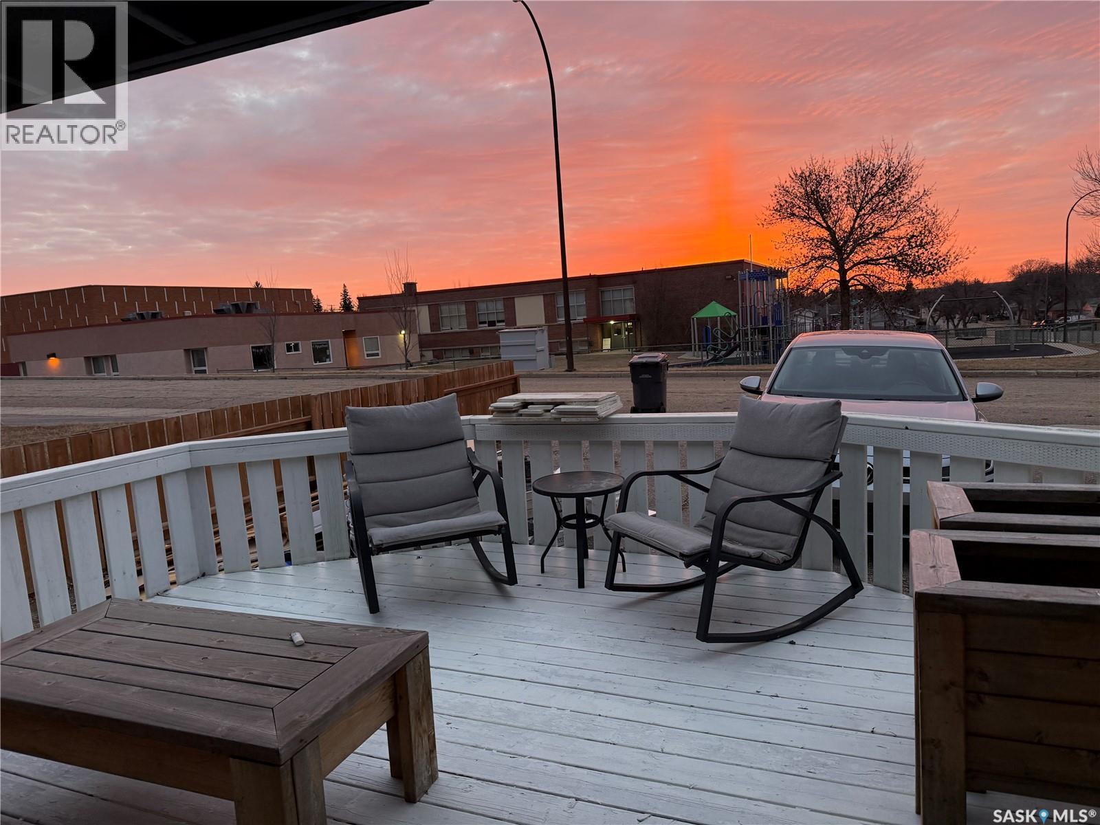 801 Lorne STREET W Property Photo 1