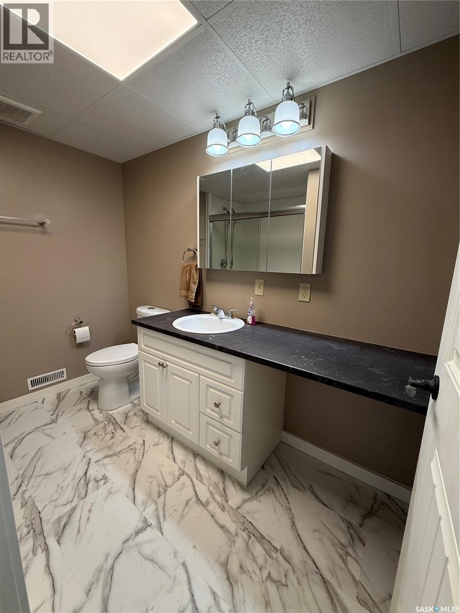 801 Lorne Street W Property Photo 16