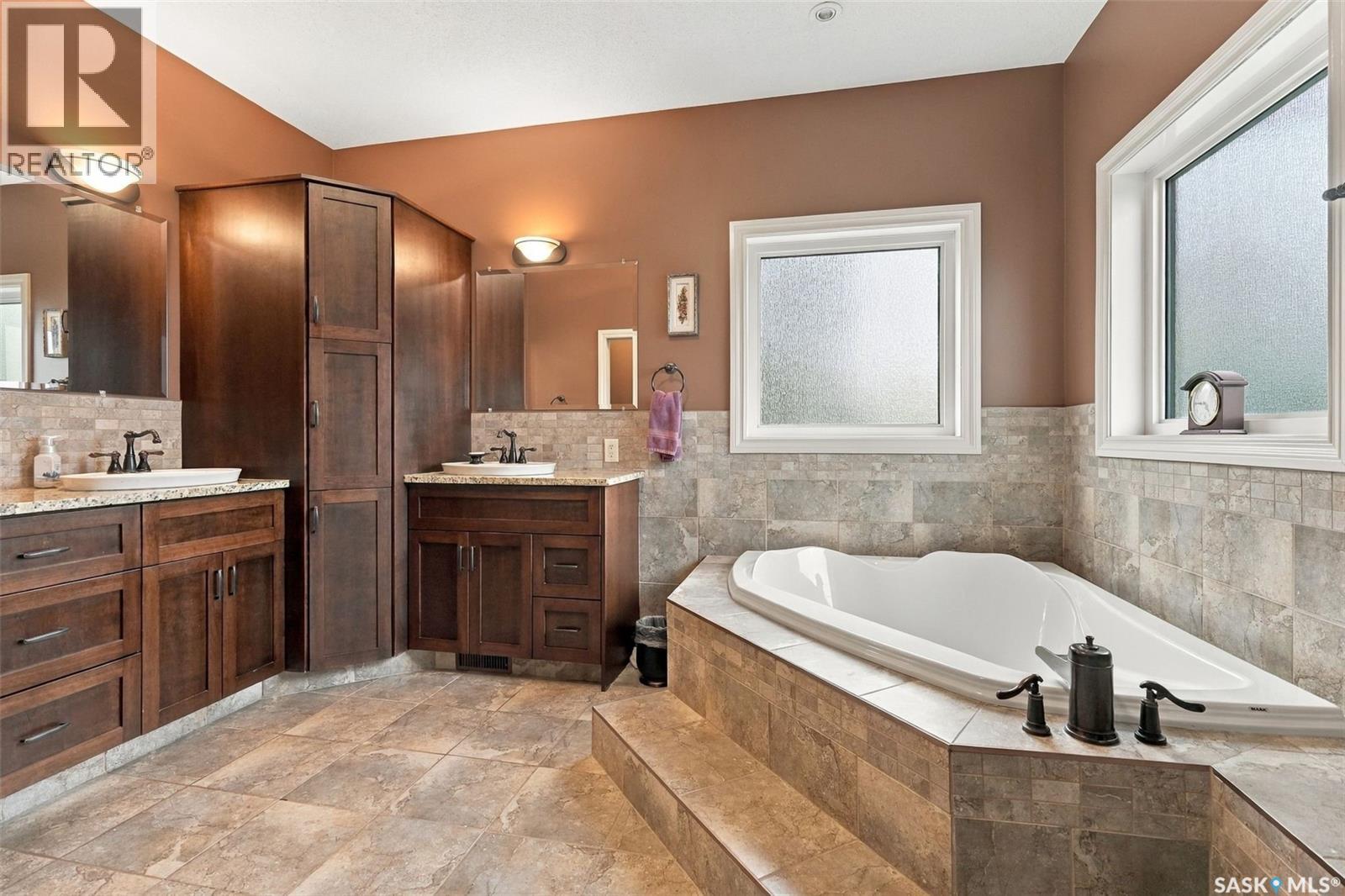212 Edgewood Drive Property Photo 23