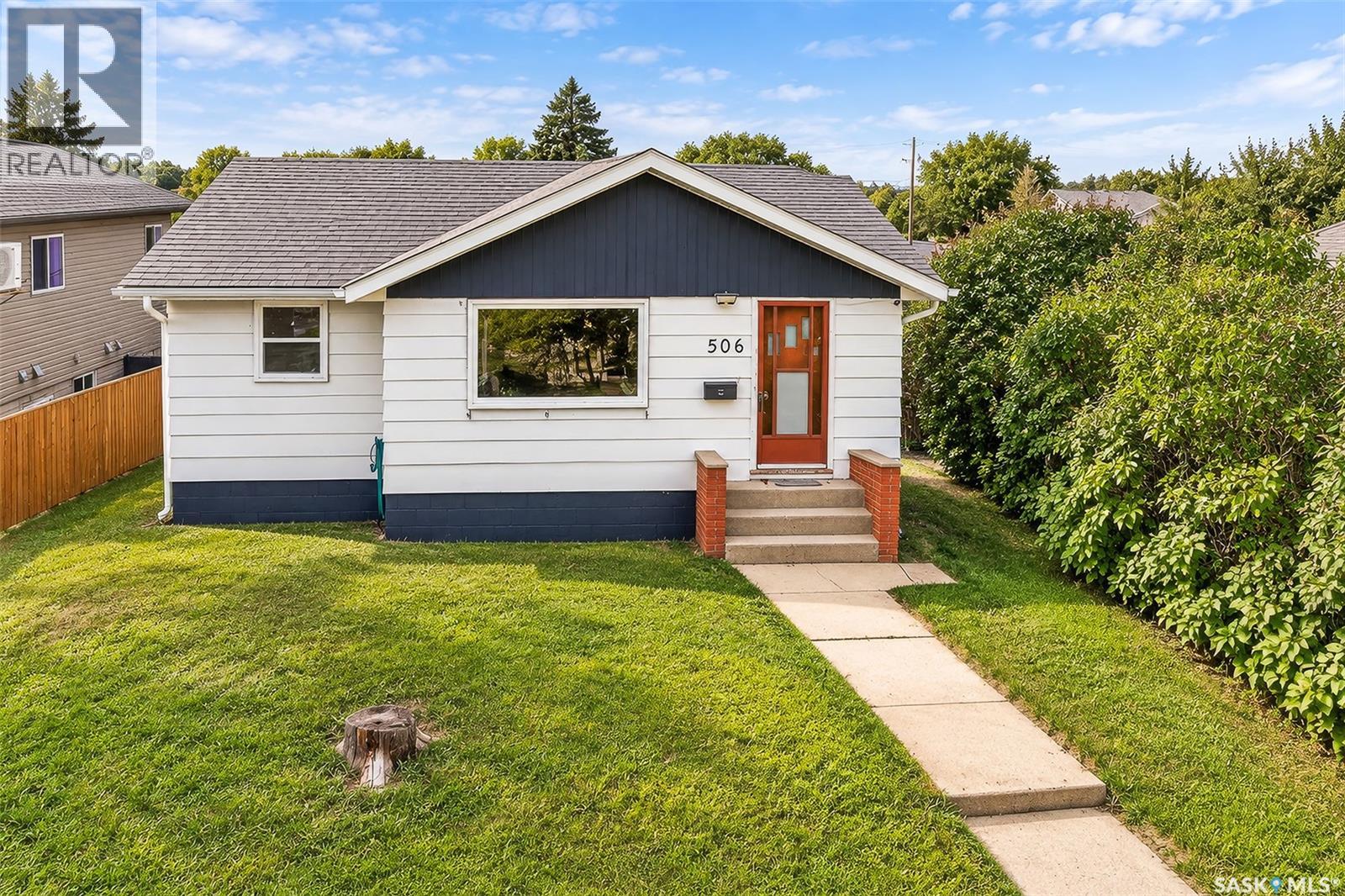 506 Lillooet Street W Property Photo 1