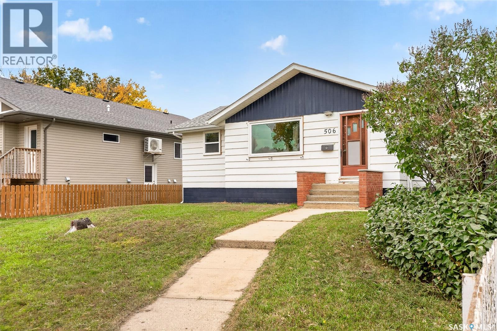 506 Lillooet Street W Property Photo 2