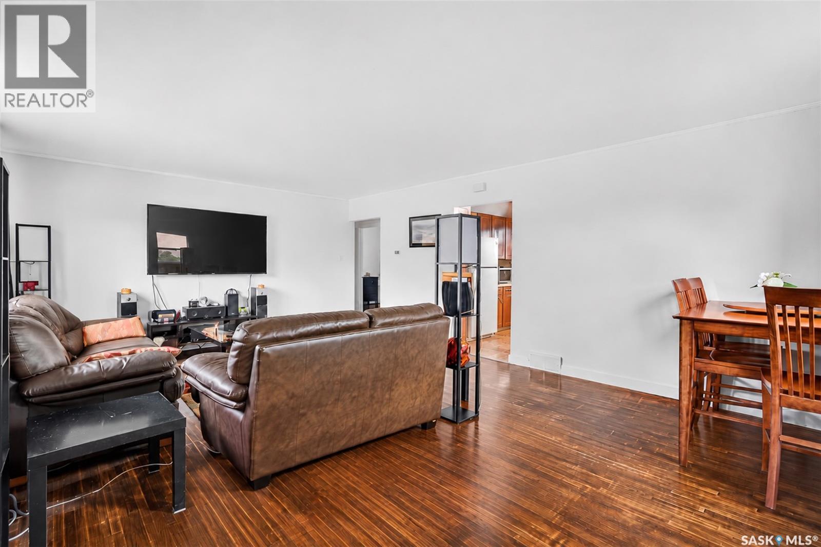 506 Lillooet Street W Property Photo 4