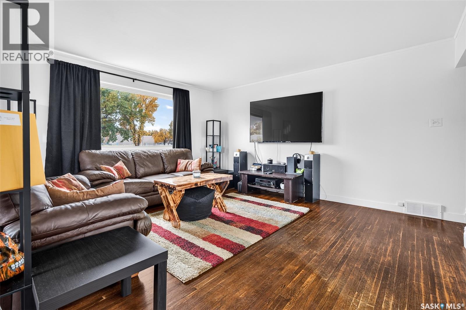 506 Lillooet Street W Property Photo 6