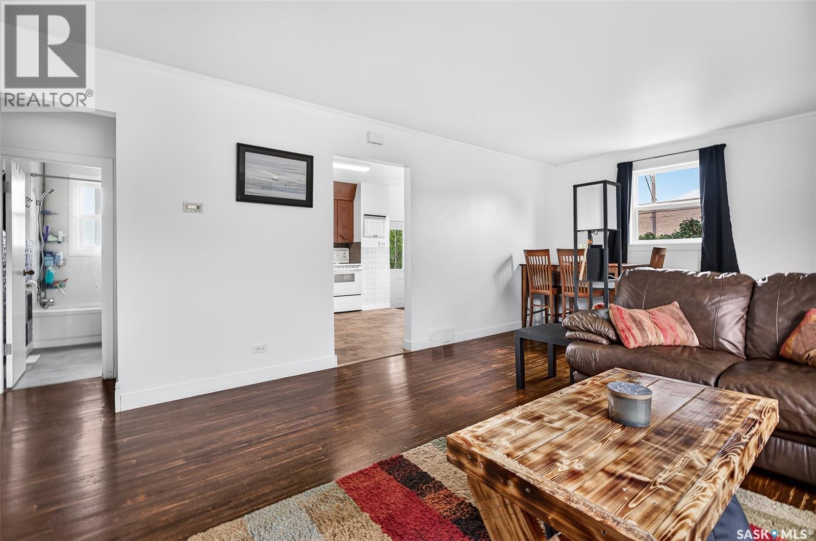 506 Lillooet Street W Property Photo 9