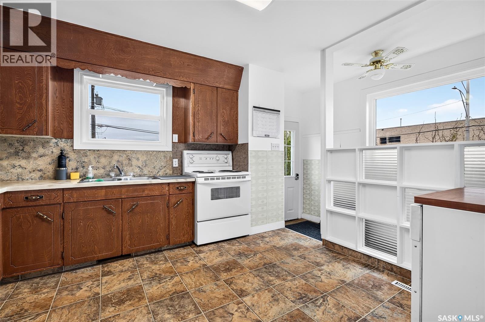 506 Lillooet Street W Property Photo 12