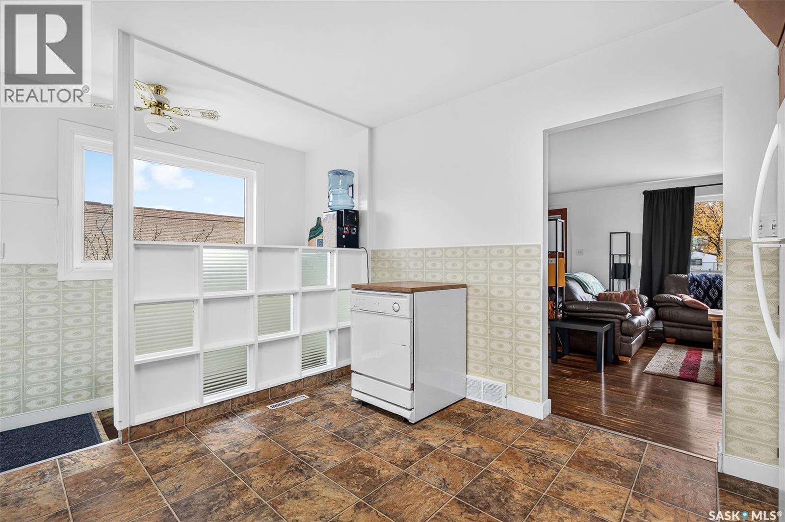506 Lillooet Street W Property Photo 16