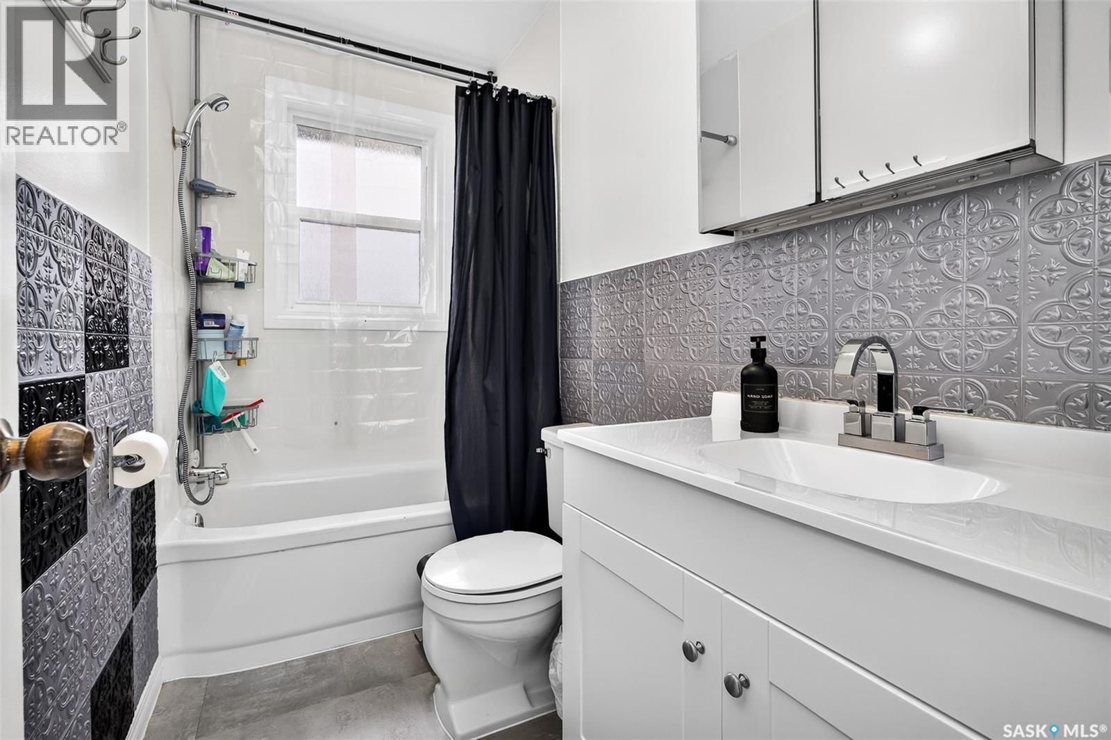 506 Lillooet Street W Property Photo 21